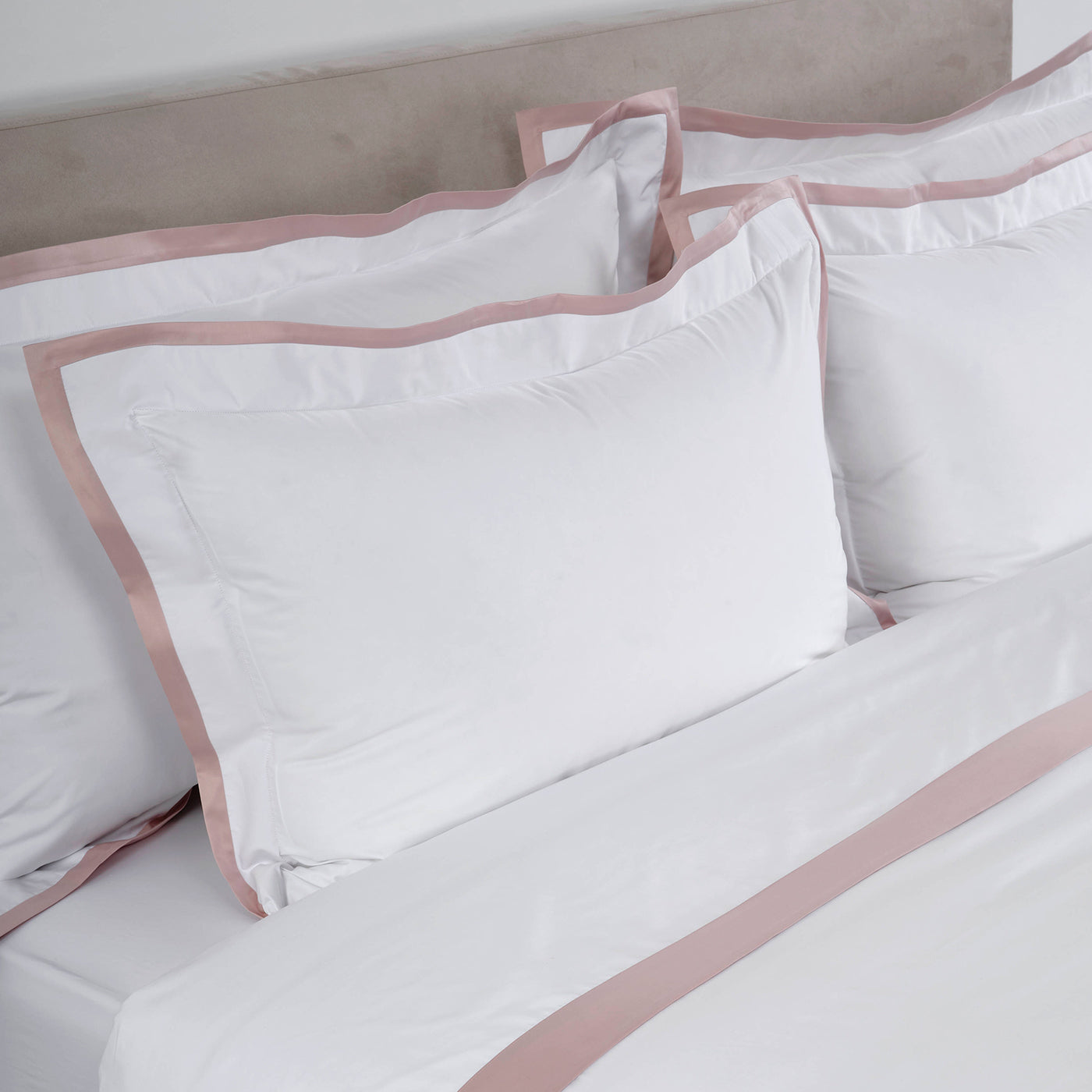 Taie d'oreiller Hella en satin 700 fils au pouce carré 